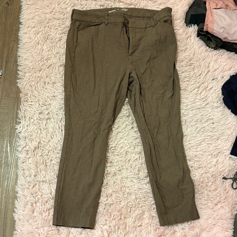 Old Navy Women's Tan Checkered Skinny Pants